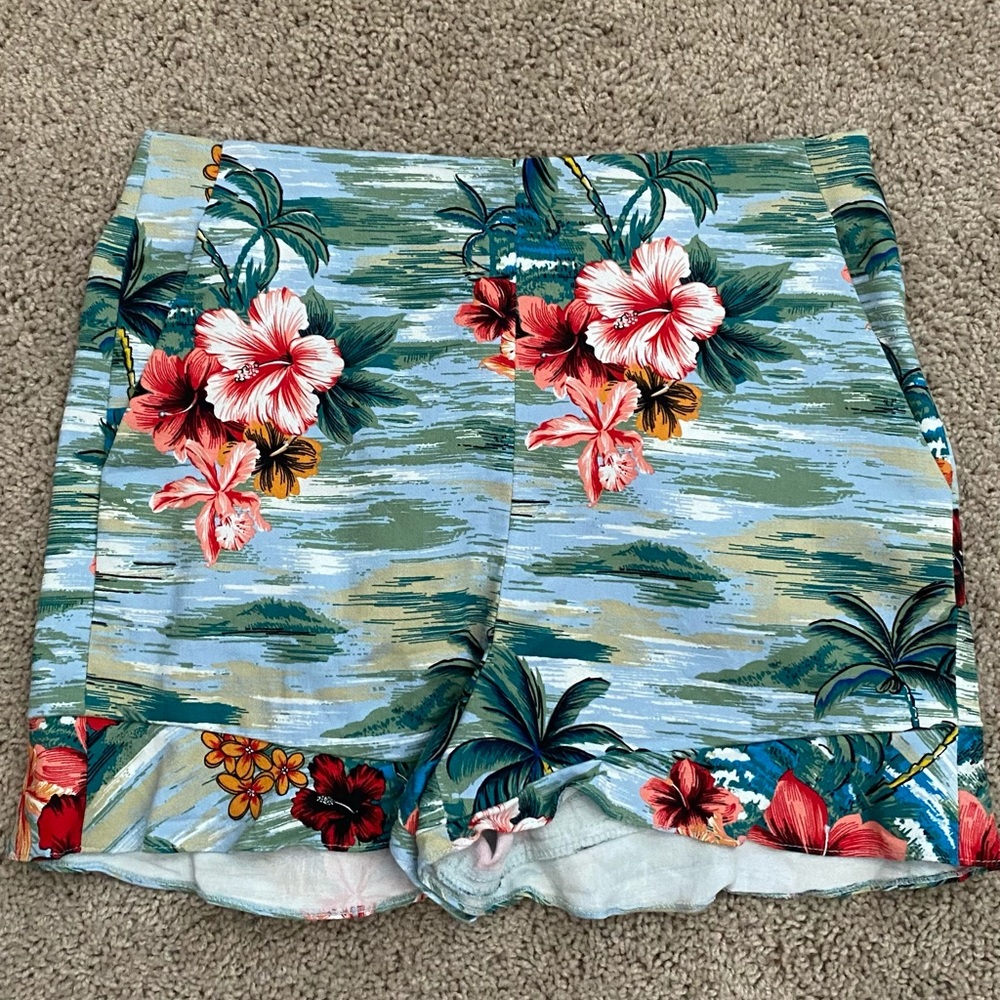 Zara Hawaiian print shorts Small